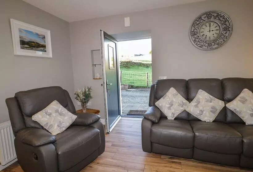 Lough Island Reavy Cottage