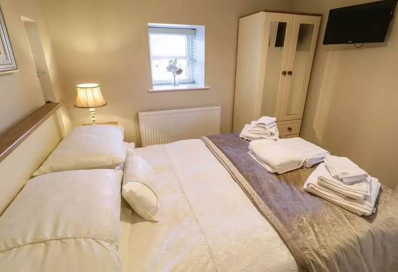 Lough Island Reavy Cottage