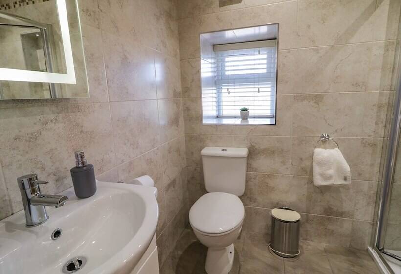 Lough Island Reavy Cottage