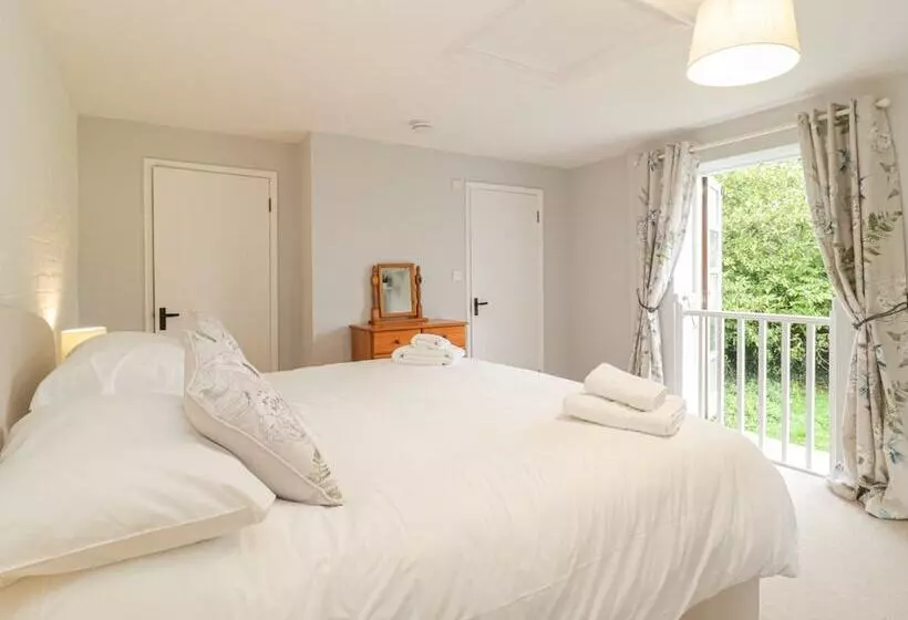 Newfield Farm Cottages