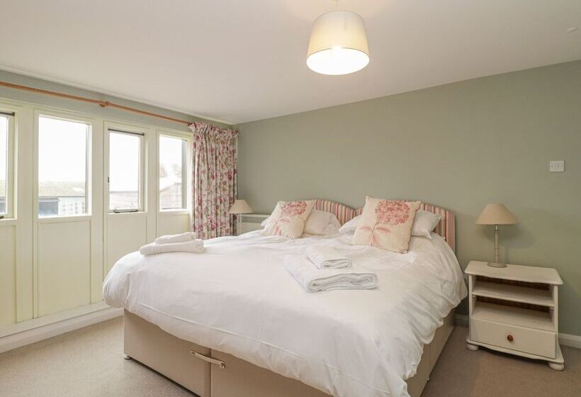 Newfield Farm Cottages