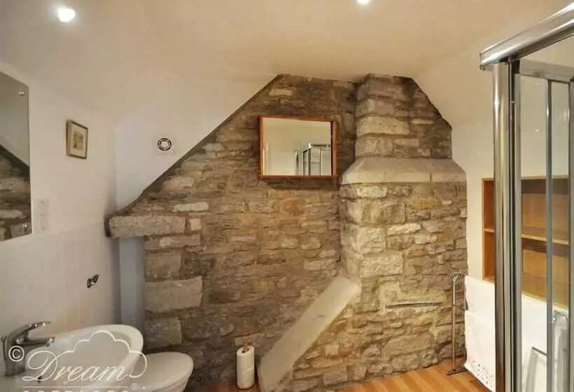 Sixpenny Cottage