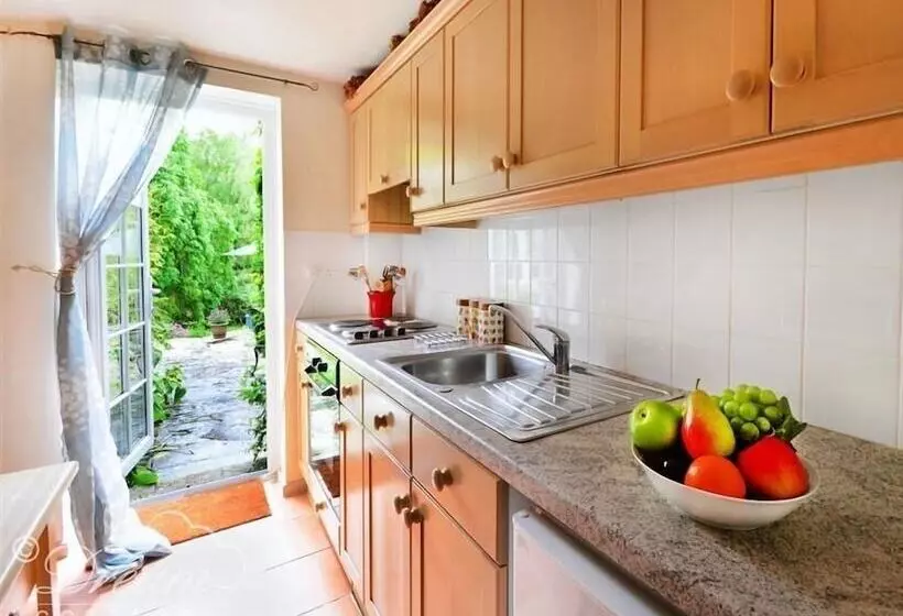 Sixpenny Cottage