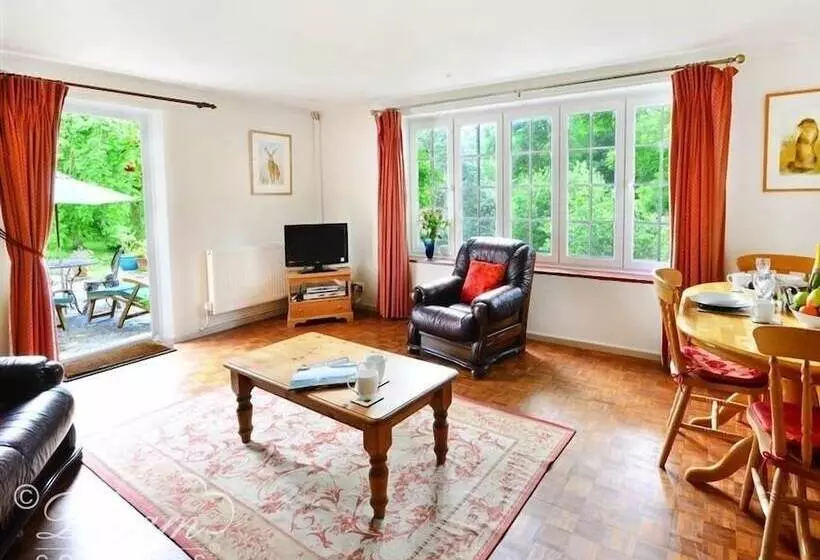 Sixpenny Cottage