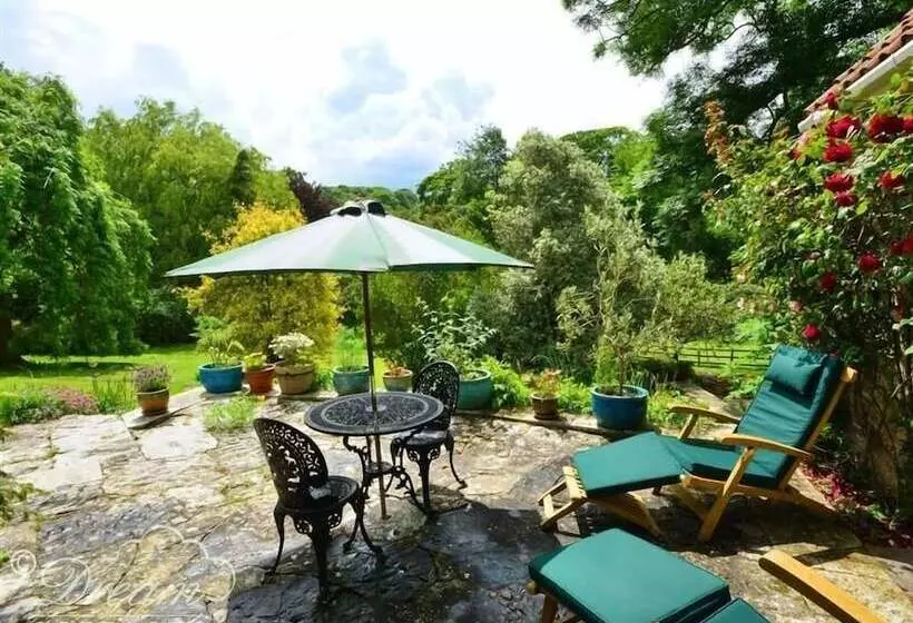 Sixpenny Cottage