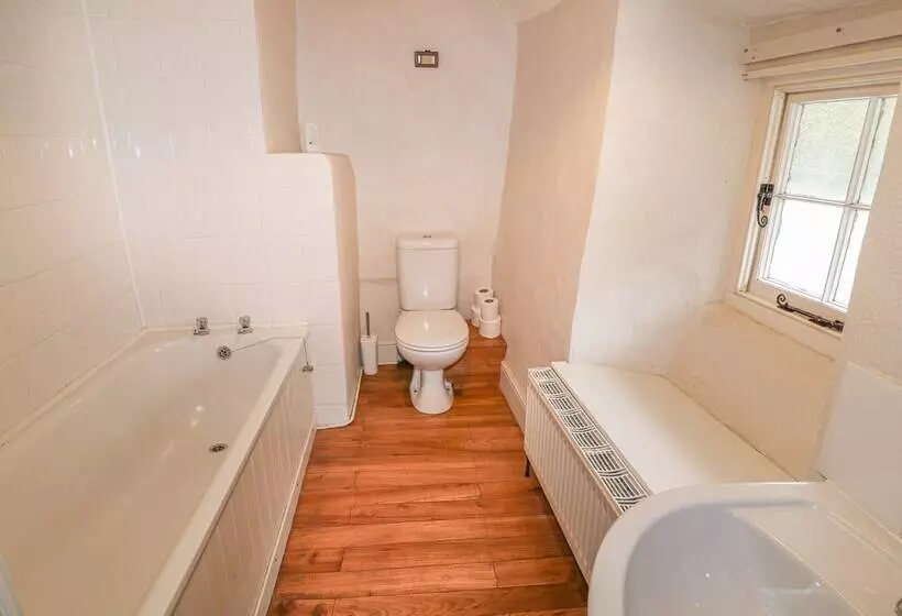 Turnpike Cottage