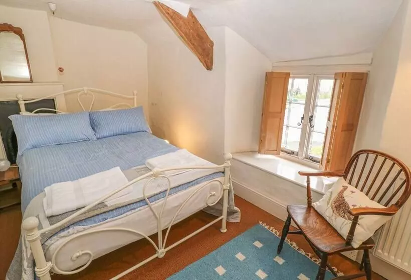 Turnpike Cottage