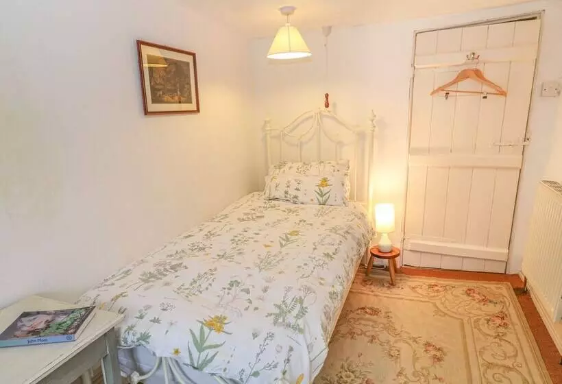 Turnpike Cottage