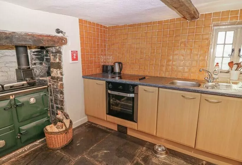 Turnpike Cottage