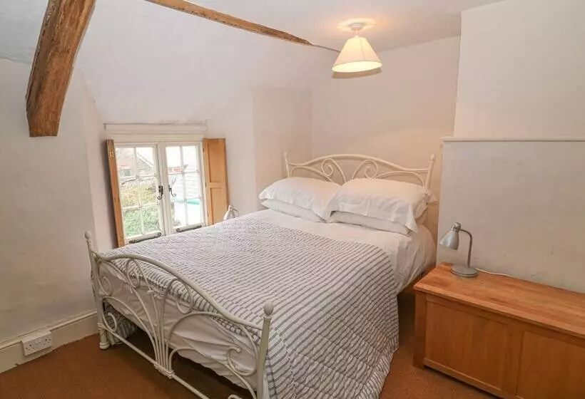 Turnpike Cottage