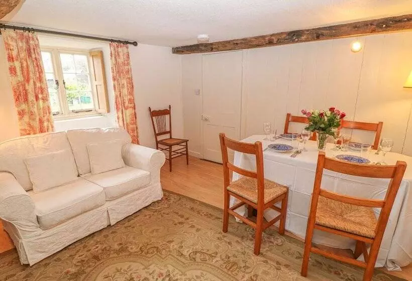Turnpike Cottage