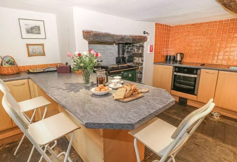 Turnpike Cottage
