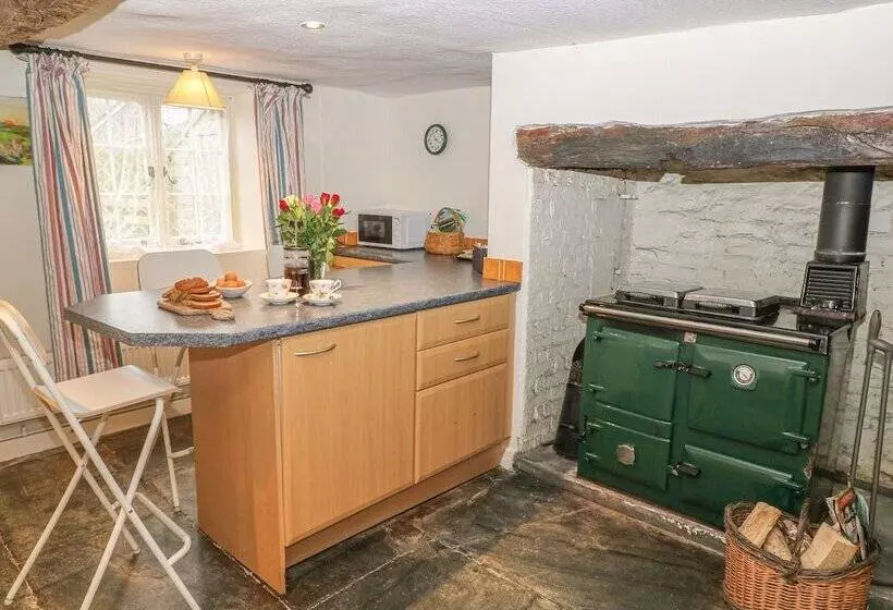 Turnpike Cottage
