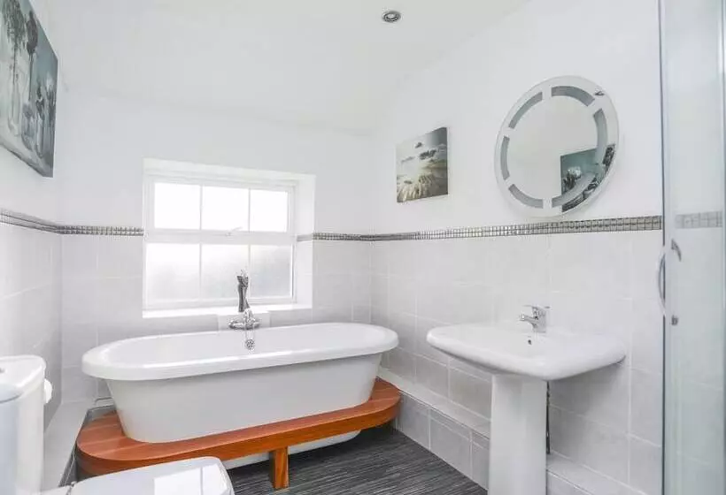 3 The Coach House   Penthouse Apartment