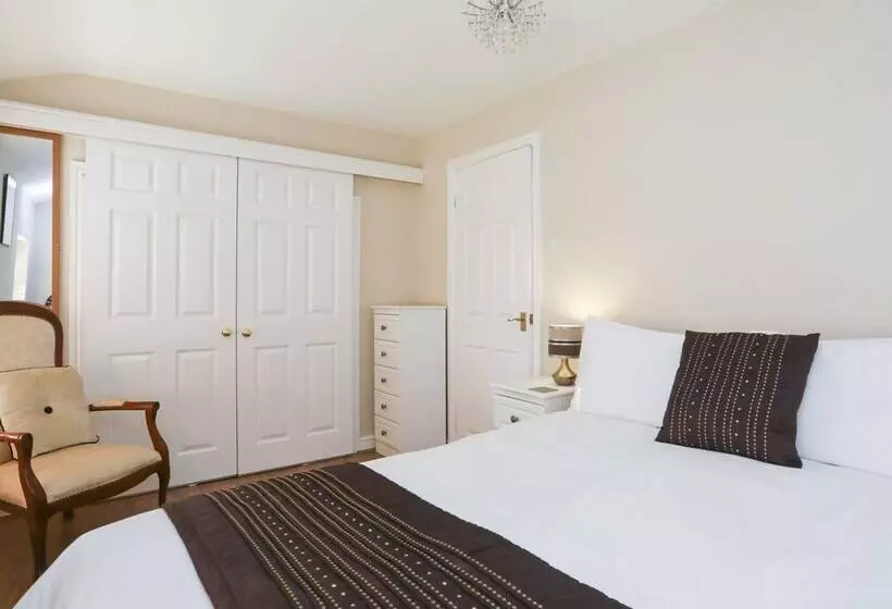 3 The Coach House   Penthouse Apartment
