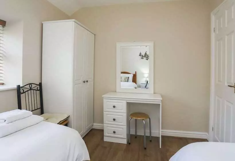 3 The Coach House   Penthouse Apartment