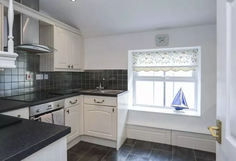 3 The Coach House   Penthouse Apartment