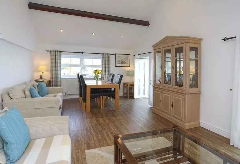 3 The Coach House   Penthouse Apartment
