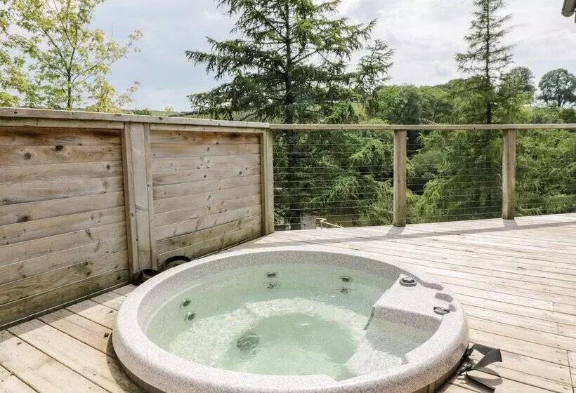6 Lake View