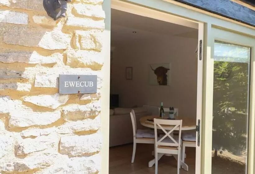 Ewecub Barn