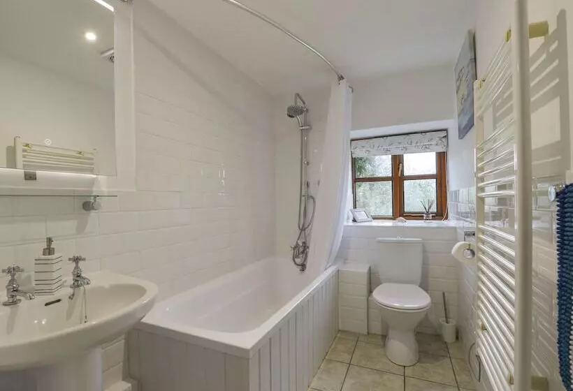 Lily Cottage