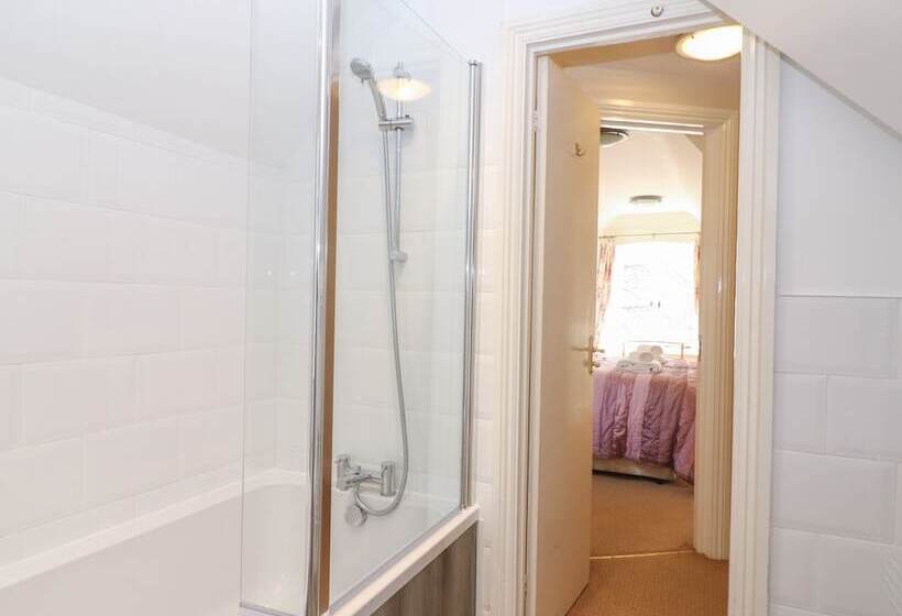 South Hill Farmhouse