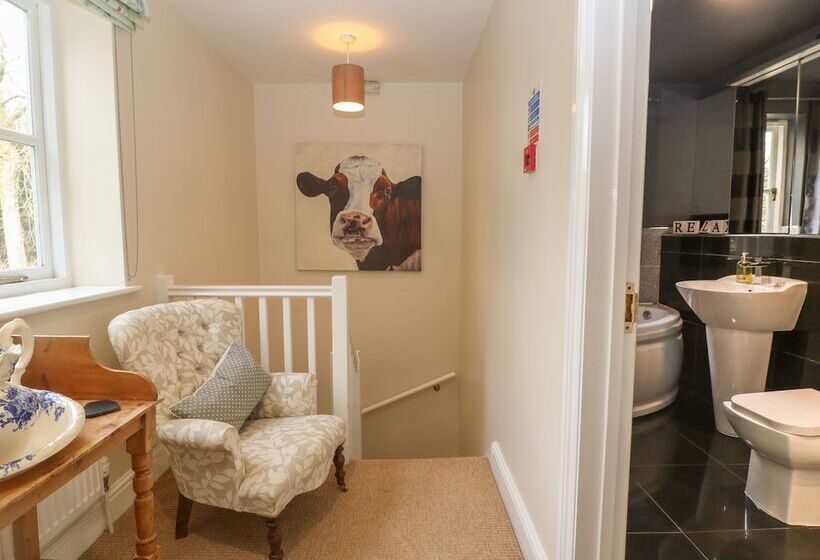 South Hill Farmhouse