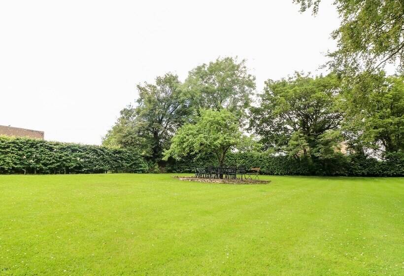 South Hill Farmhouse