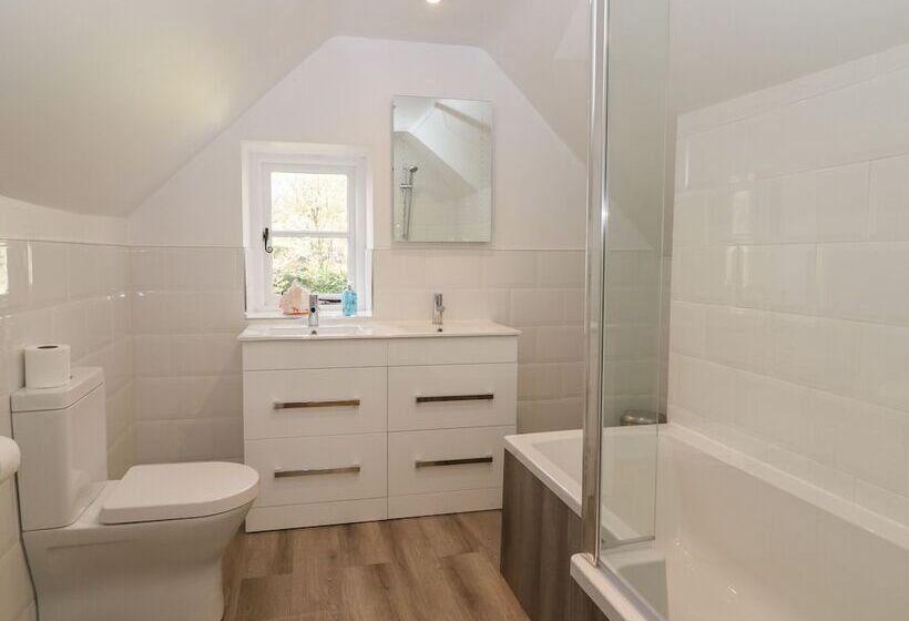 South Hill Farmhouse