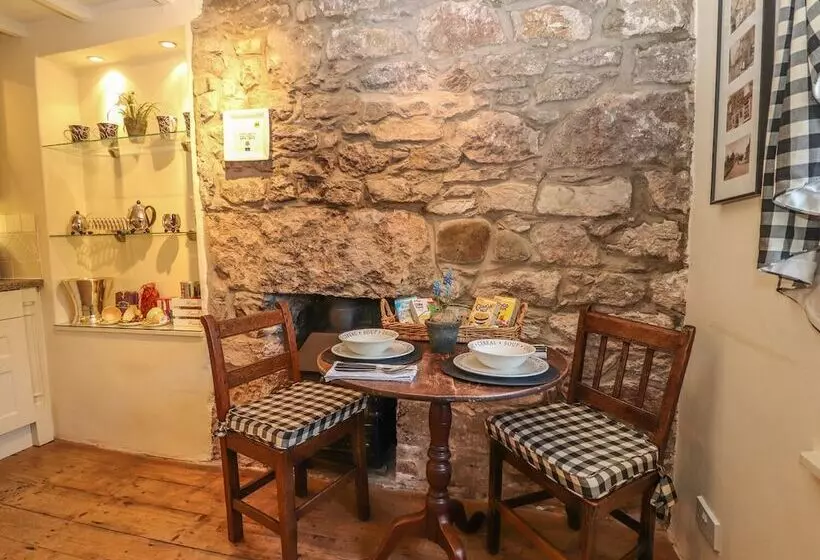 Storehouse Cottage