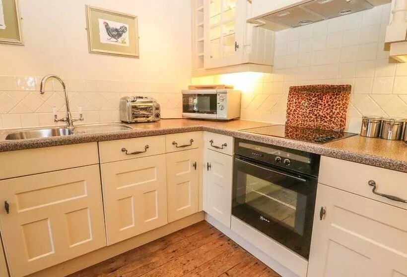 Storehouse Cottage