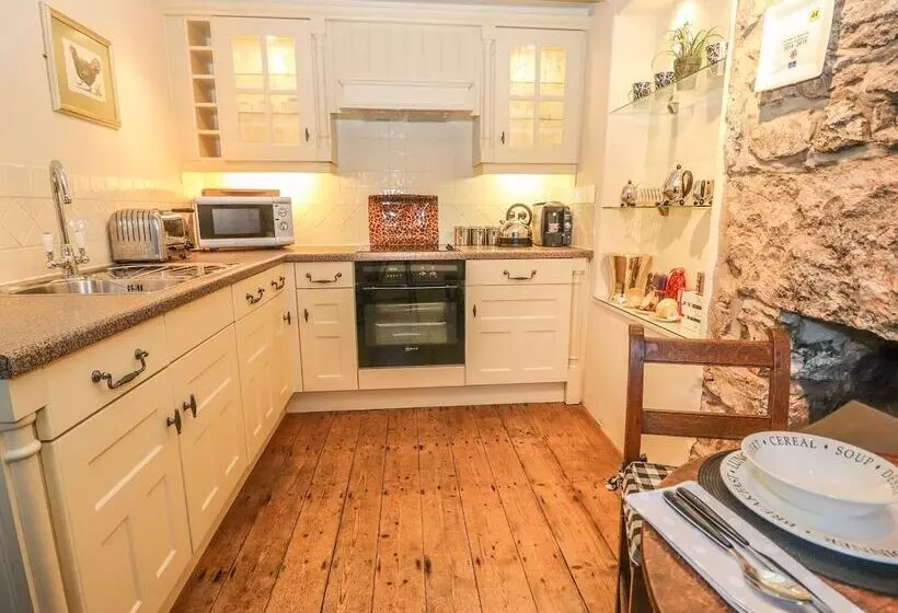 Storehouse Cottage