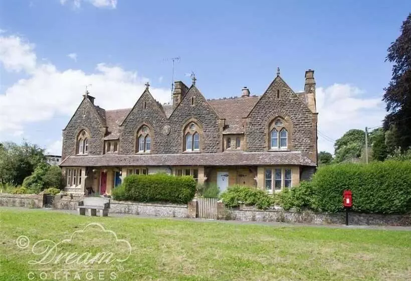 Toll Lodge