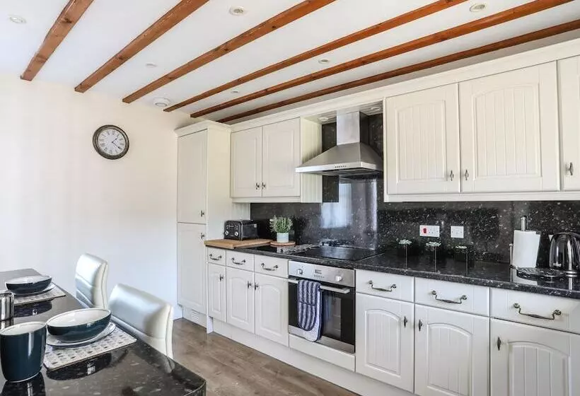 Tyn Towyn   Ty Gwyrdd