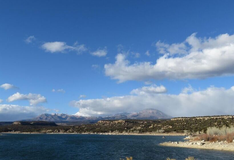 Cozy Mountain Africabin