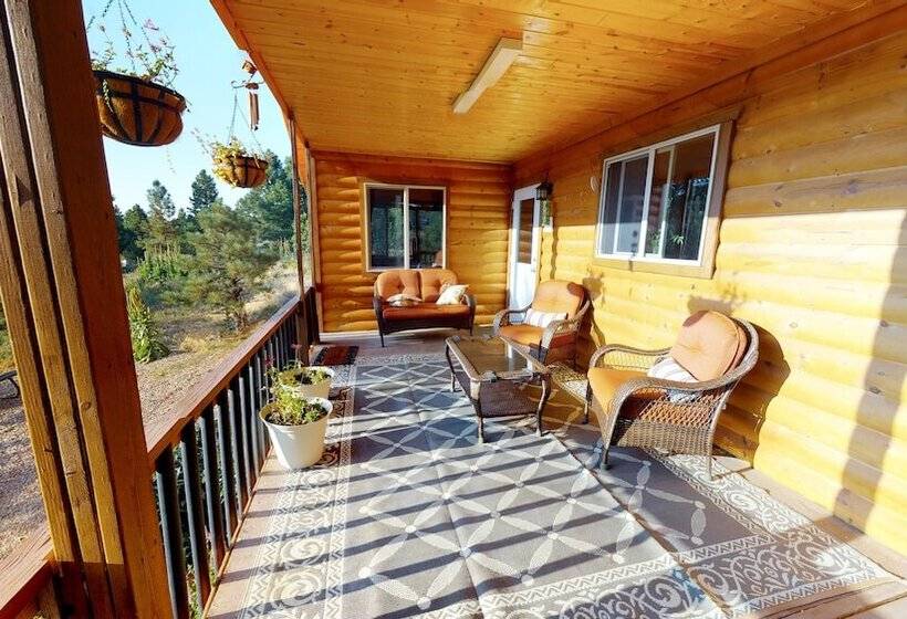 Cozy Mountain Africabin