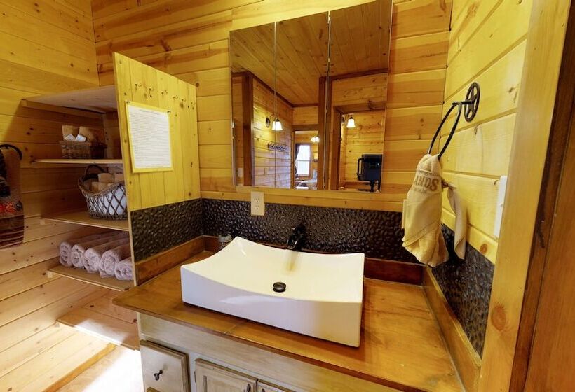 Cozy Mountain Africabin