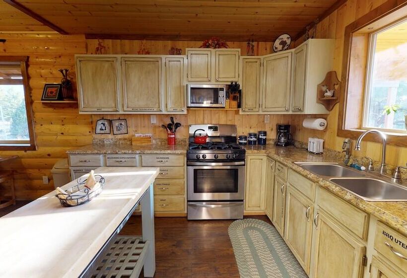 Cozy Mountain Africabin