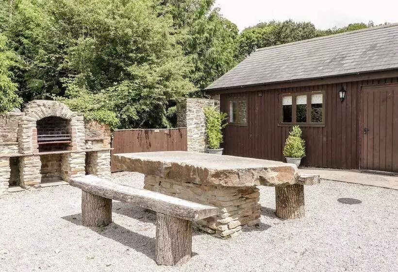 Danby Lodge