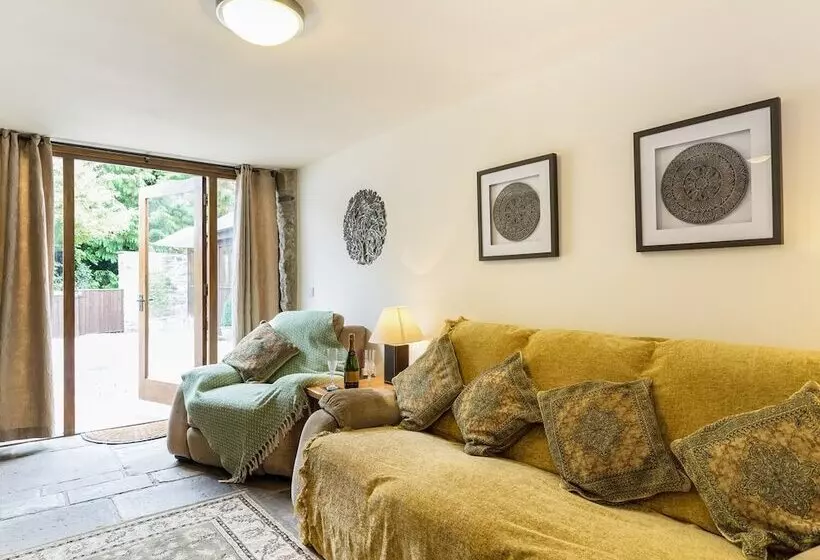 Danby Lodge