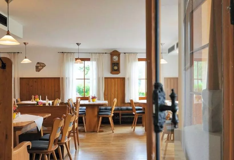 簡易ホテル Gasthaus Seerose