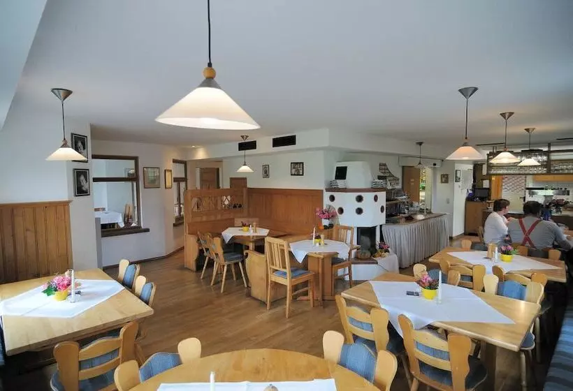 簡易ホテル Gasthaus Seerose