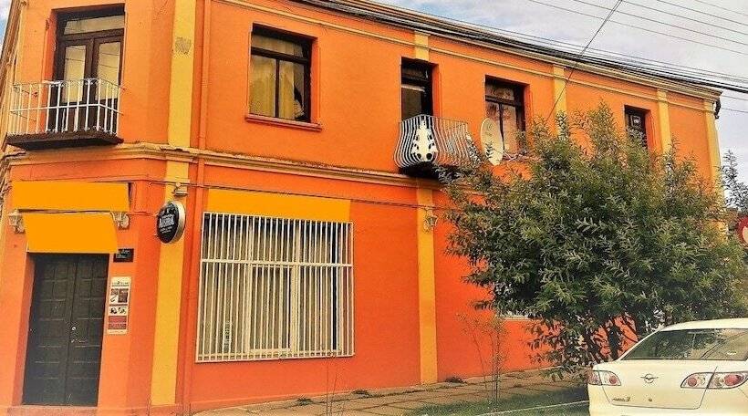 Hostal La Morenita   Hostel