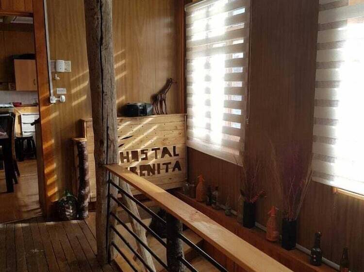 Hostal La Morenita   Hostel