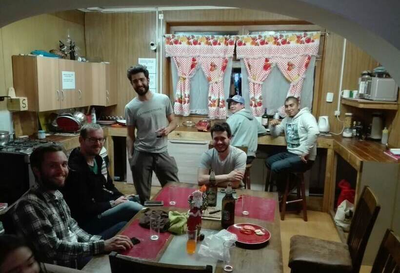 Hostal La Morenita   Hostel