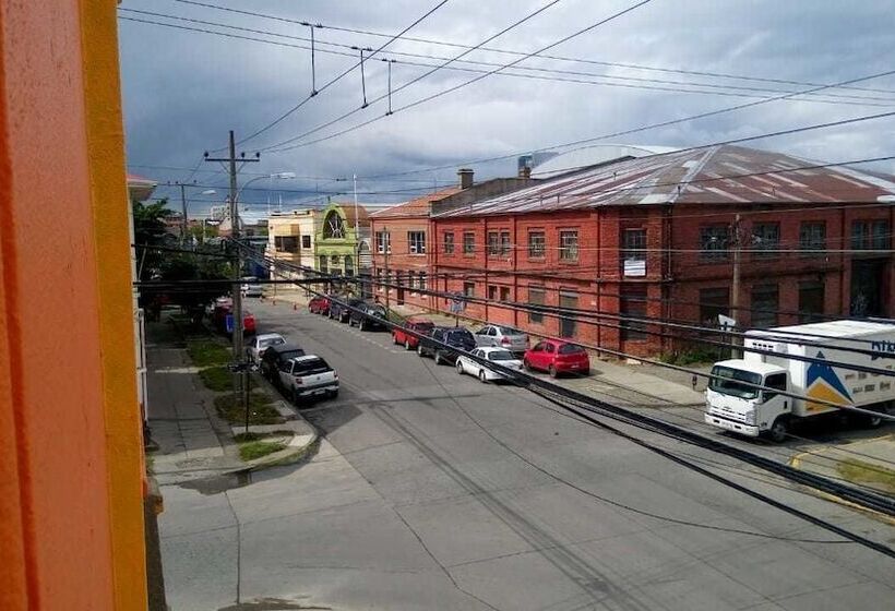 Hostal La Morenita   Hostel