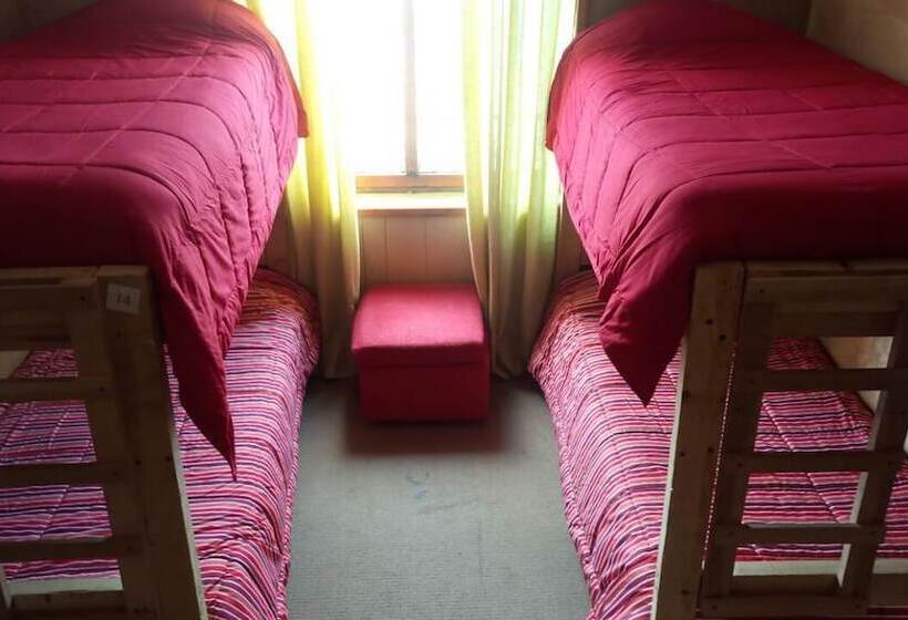 Hostal La Morenita   Hostel