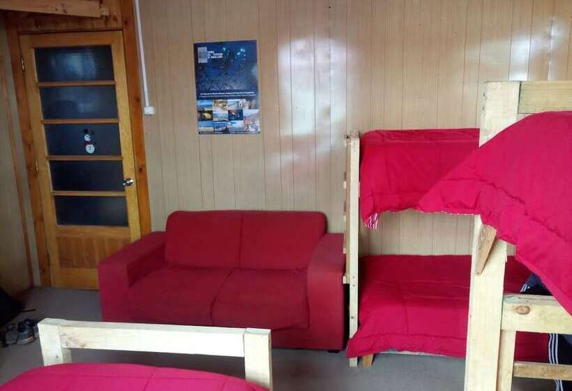 Hostal La Morenita   Hostel