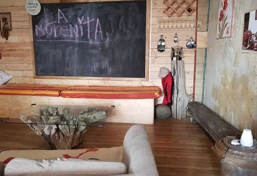 Hostal La Morenita Hostel