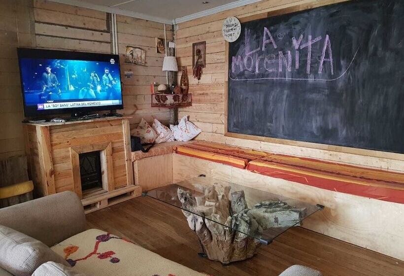 Hostal La Morenita   Hostel